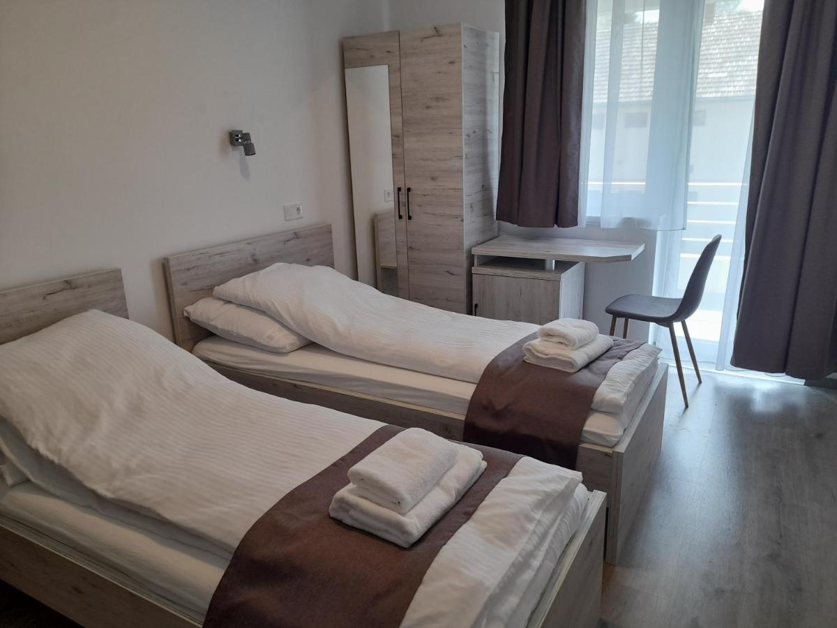 Orion Panzio Bed and Breakfast Hajdúszoboszló Exteriör bild