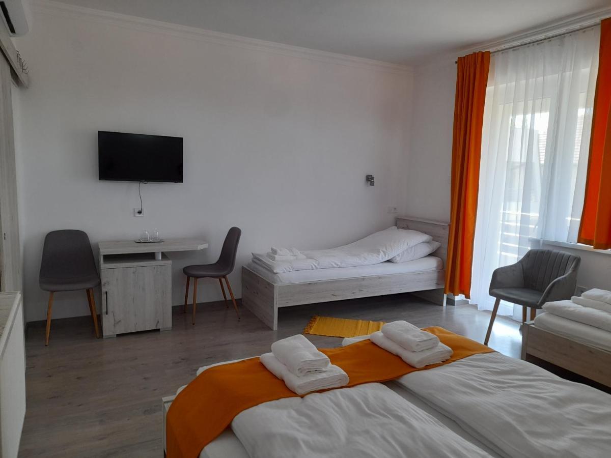 Orion Panzio Bed and Breakfast Hajdúszoboszló Exteriör bild