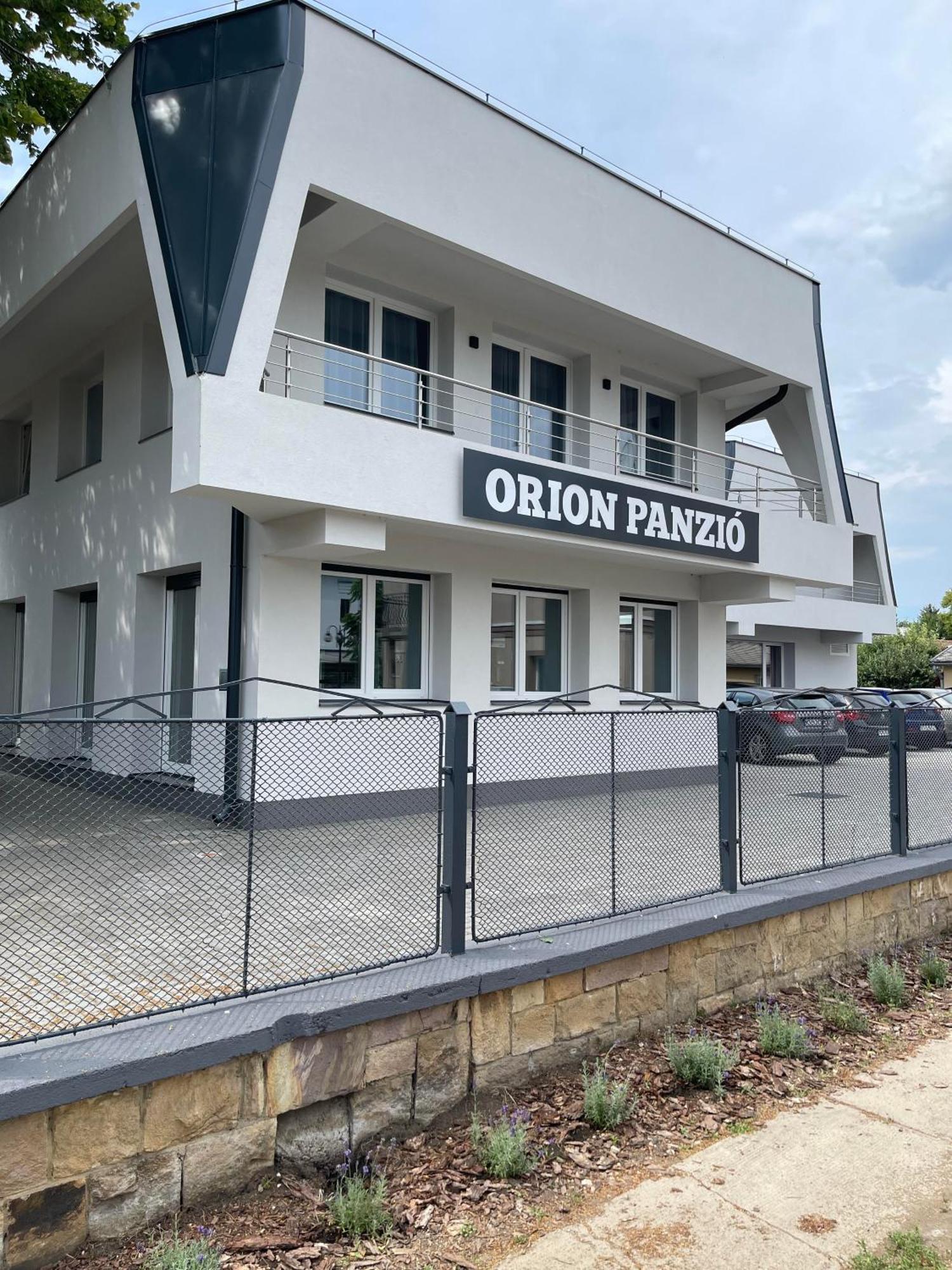 Orion Panzio Bed and Breakfast Hajdúszoboszló Exteriör bild